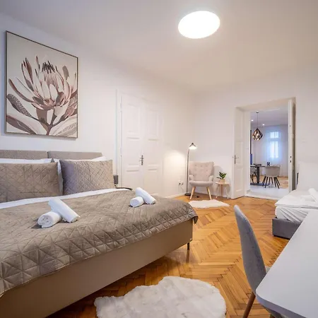 Old Town Design For 5 - Balcony & Ac * Košice