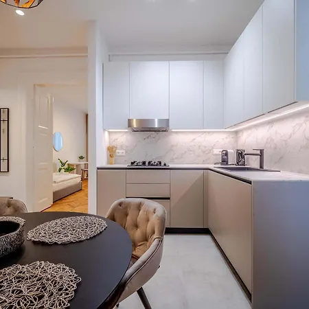 Apartamento Old Town Design For 5 - Balcony & Ac