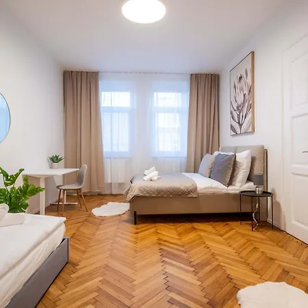 Old Town Design For 5 - Balcony & Ac Apartamento