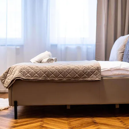 Old Town Design For 5 - Balcony & Ac Apartamento