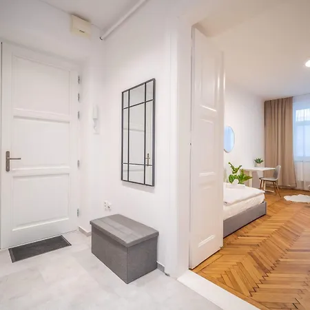 Old Town Design For 5 - Balcony & Ac Apartamento